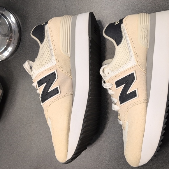 New Balance Women's 574 Platform - Picture 5 of 6